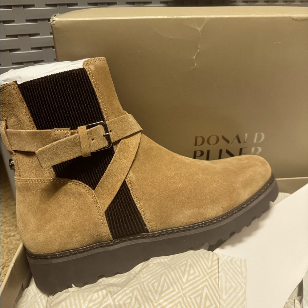Donald J Pliner Brand New in Box Size 7 caramel ankle boots. Retail for $200.